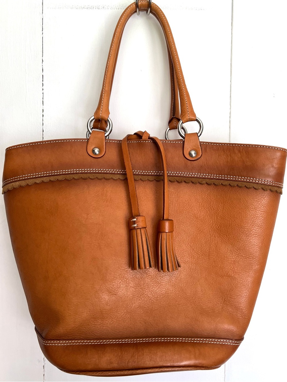 Cavalcanti Italy Large Brown Leather Tassel Scallop Bucket Shoulder Bag Purse
